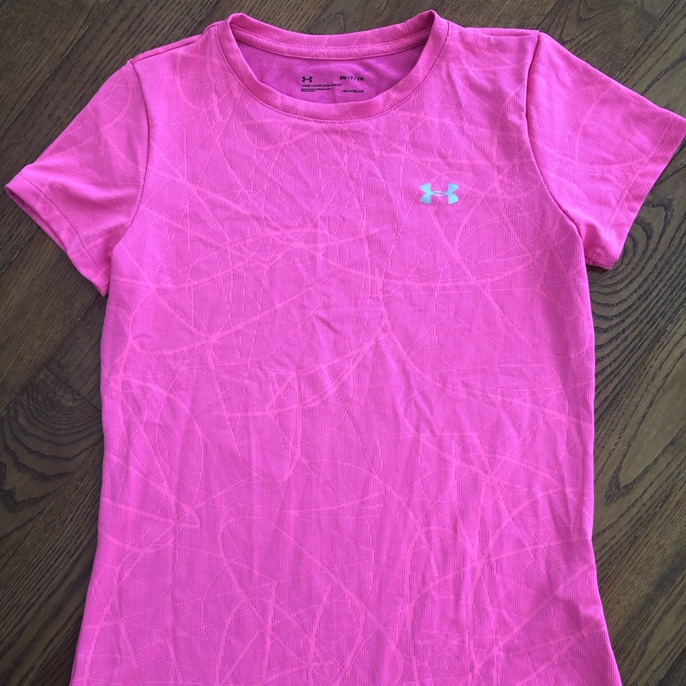 Under Armour swirl design top